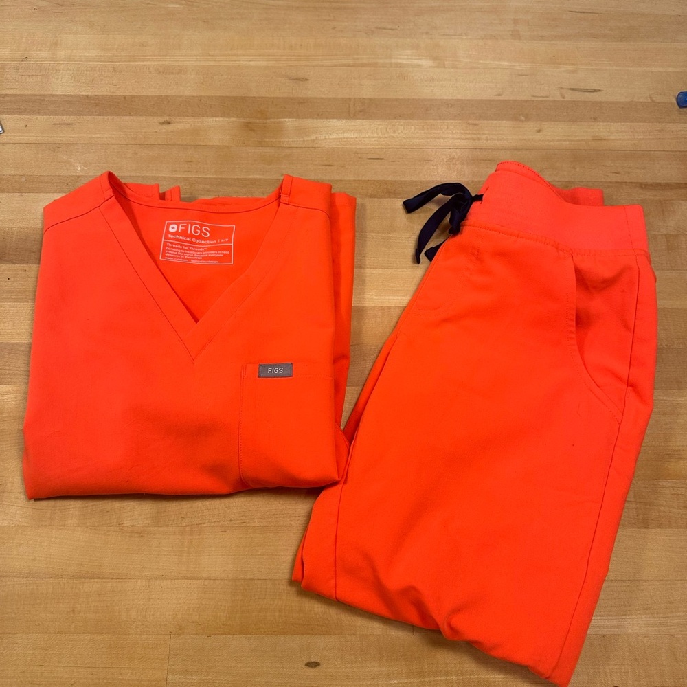 FIGS fireside SP caterina top, XSP Zamora joggers